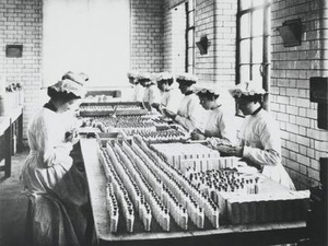 view Female workers at the Packing floor, Wellcome Chemical Works, Dartford, packaing products