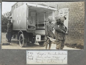 view World War One: demonstration of the Rogers trench stretcher by soldiers at Zelobes, Pas-de-Calais, France. Photograph, 1915.