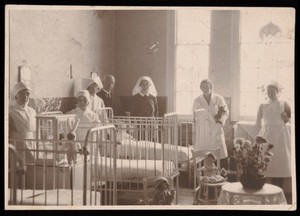 view A ward in a children's hospital, Lambeth. Photograph, 1925.