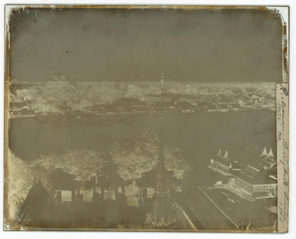 Chao Phraya river, Bangkok, Siam (Thailand). Photograph by John Thomson, 1865/1866.