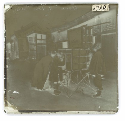 Peking, Pechili province, China: a magic lantern show. Photograph by John Thomson, 1869.