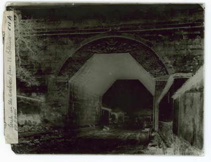 Nankow pass, Pechili province, China. Photograph by John Thomson, 1871.