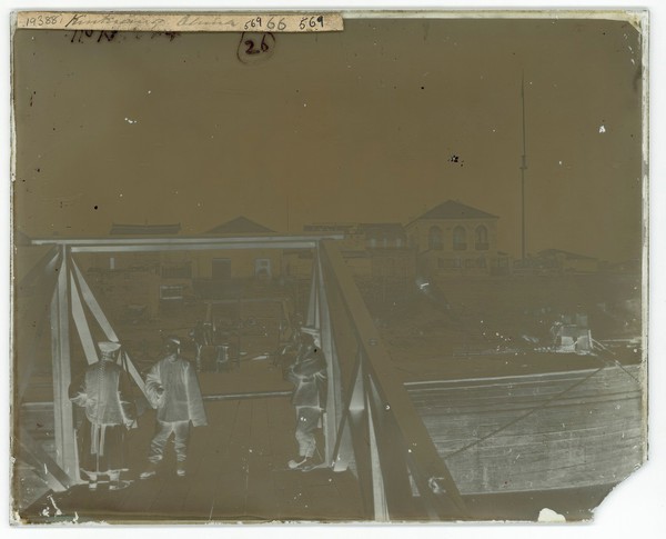 Kiukiang, Kiangsi province, China. Photograph by John Thomson, ca. 1870.