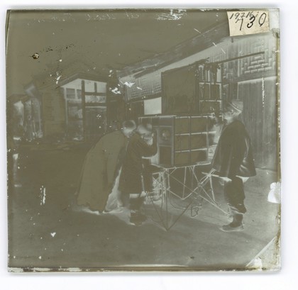 Peking, Pechili province, China: a magic lantern show. Photograph by John Thomson, 1869.