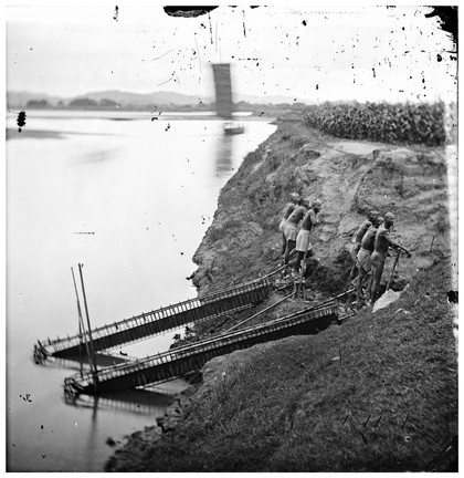 Shantou (Swatow), Guangdong (Kwangtung) province, China: irrigation on the Han River. Photograph by John Thomson, 1871.