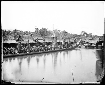 Bangkok, Siam (Thailand): the royal barge on the river for the procession to the Kathin ceremony, 14 October 1865. Photograph by John Thomson, 1865.