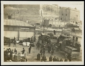 view World War One: wagons for disembarkation in Malta. Photograph, 1914/1918.