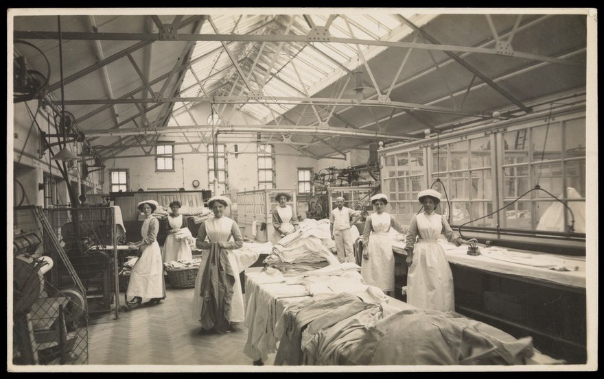 Nurses in the laundry of a hospital. Photograph, 191-.
