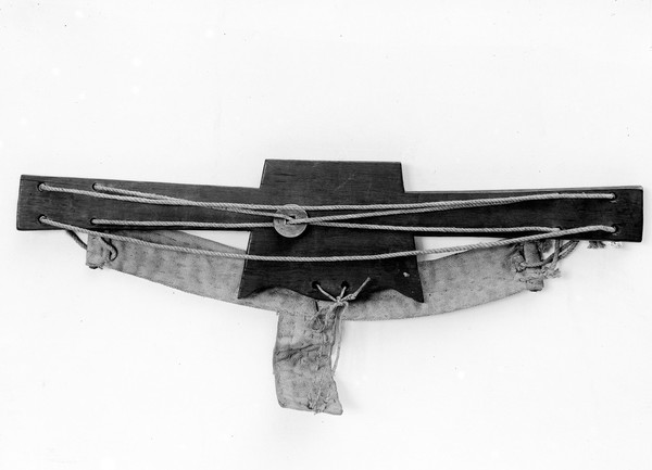 Head-deforming object.