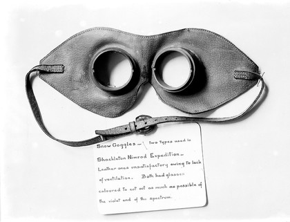 Snow goggles leather, used by Shackleton.