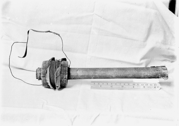 Faraday's first sparking coil, general view.