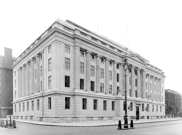 Wellcome Research Institute; main front Euston Road.