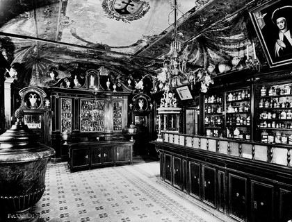 M0005465: Interior of the pharmacy at the Ospedale del Santa Spirito, Rome