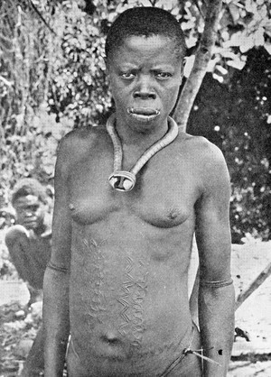 view M0005590: Baamba women wearing neck rings and lip rings