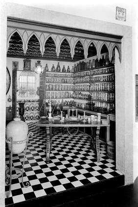 M0006338: 16th Spanish pharmacy, interior