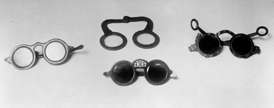 Horn rimmed spectacles, 4 types.