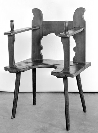 M0007446: A German parturition chair, 17th century