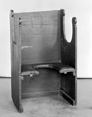 M0007450: Palermo parturition chair, 18th century