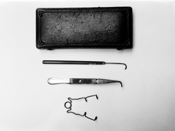 Fixation forceps and case, used by Lister.