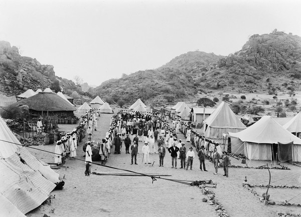 The camp Jebel Moya, general view with staff 1912-13.