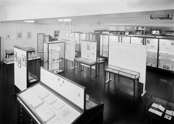 Anaesthesia exhibition, October 1946; general view towards the entrance.