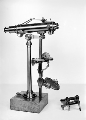 The working instrument of Professor Amici. A modification of his reflecting microscope for use with an achromatic objective.