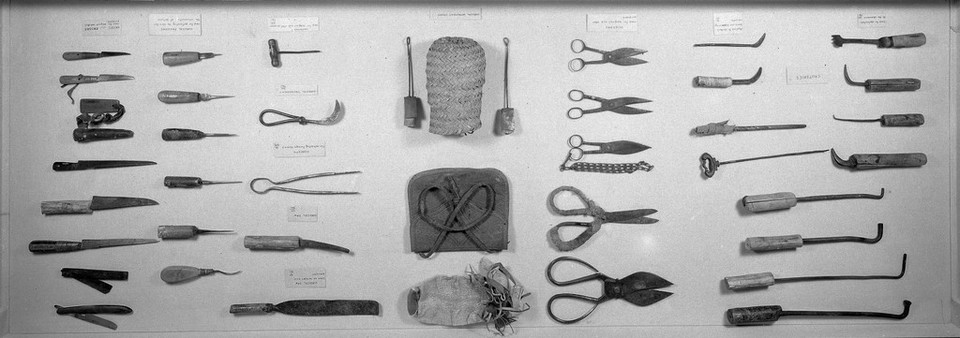 Wellcome museum, primitive medicine: surgical instruments