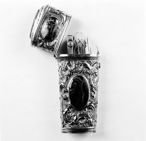 view Pocket case containing small toilet instruments. Silver-gilt.