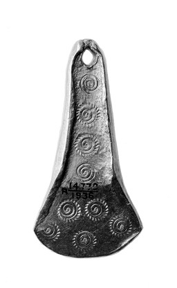 Miniature in gold of Bronze Age ornamented flanged axe.