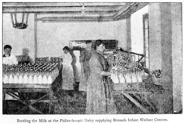 Bottling milk for the Infant Welfare Centre, Brussels, 1897