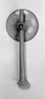 Monaural stethoscope designed by Roberts.