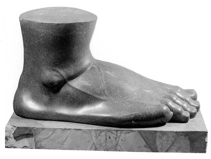 M0015411: Large sculpted foot made of porphyry, Roman, 1st Century
