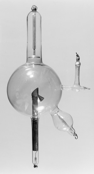 view X-ray tube. Heavy and anti-cathode type. The anti cathode has a curious funnel-like projection facing the anode.