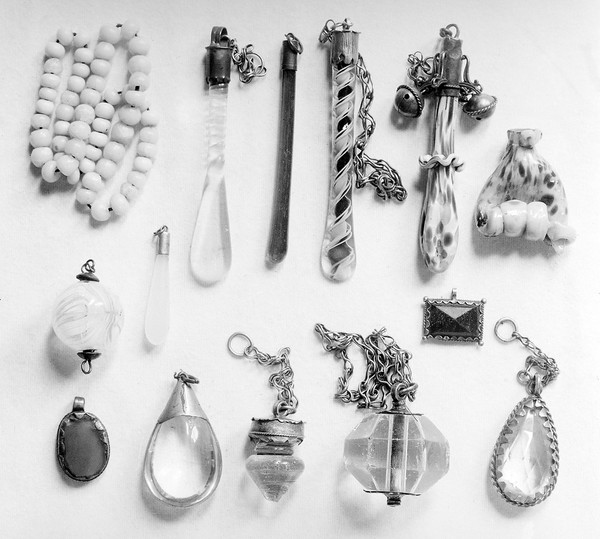 M0016759: Glass amulets and beads, Spanish
