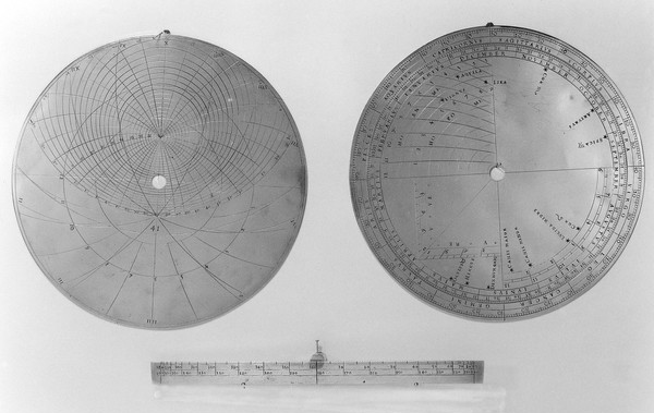 One plate of an astrolabe. The same latitude for 41 degrees.