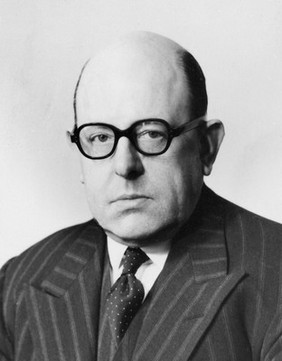 M0017355: Portrait of Sir Edward Charles Dodds (1899-1973)