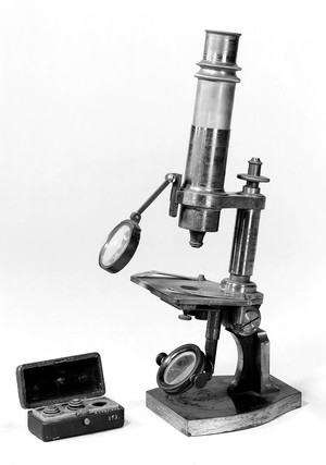 view French achromatic microscope, circa 1850, by Nachet.