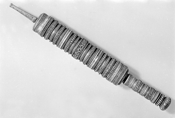 Indian carved ivory syringe, 16th century
