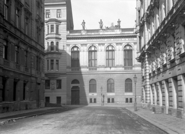 M0020269: Exterior of the Billrothhaus, headquarters of the Gesellschaft der Aerzte in Wien