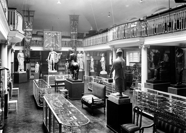 M0020277: View of the Hall of Statuary at the Wellcome Historical Medical Museum, Wigmore Street, c.1927