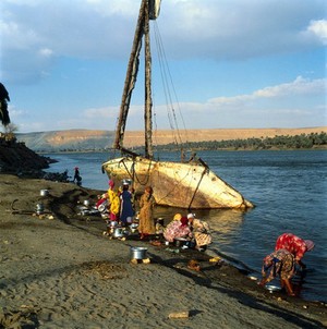 view El-Amarna, Egypt; washing pots and pans in the Nile