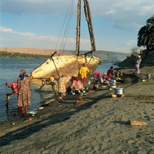 view El-Amarna, Egypt; washing pots and pans in the Nile