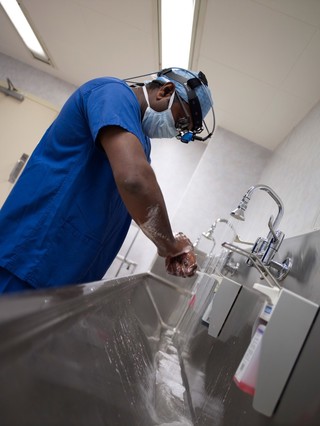 Male surgeon preparing for a procedure.
