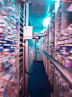 Dispensing robot in pharmacy