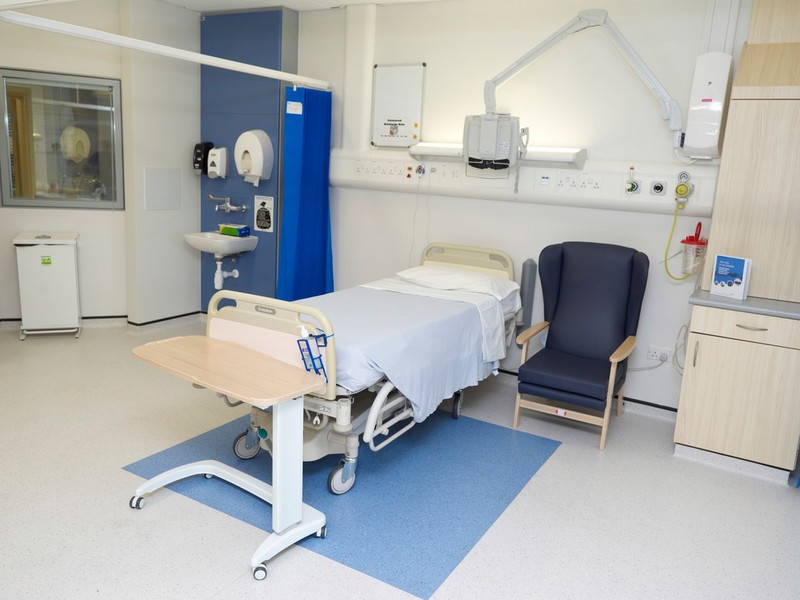 Patient bed space on a UK hospital ward. | Wellcome Collection