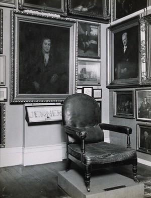 view Edward Jenner's chair in the Wellcome Historical Medical Museum. Photograph, 1913.