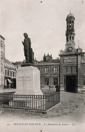 Statue of Edward Jenner in Boulogne-sur-Mer, halle au poisson in the background. Postcard, 1920/1940.