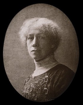 Miss Anna Elizabeth Klumpke, head and shoulders, in middle age. Photograph.