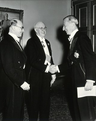 Sir Michael Perrin, Sir Henry Hallett Dale and the King of Sweden (?). Photograph.