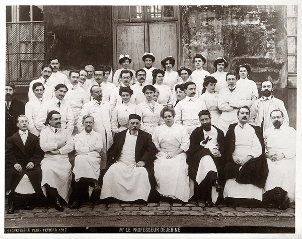 Jules Joseph Dejerine, Mrs J.J. Dejerine and assistants at the Salpêtrière. Photograph.
